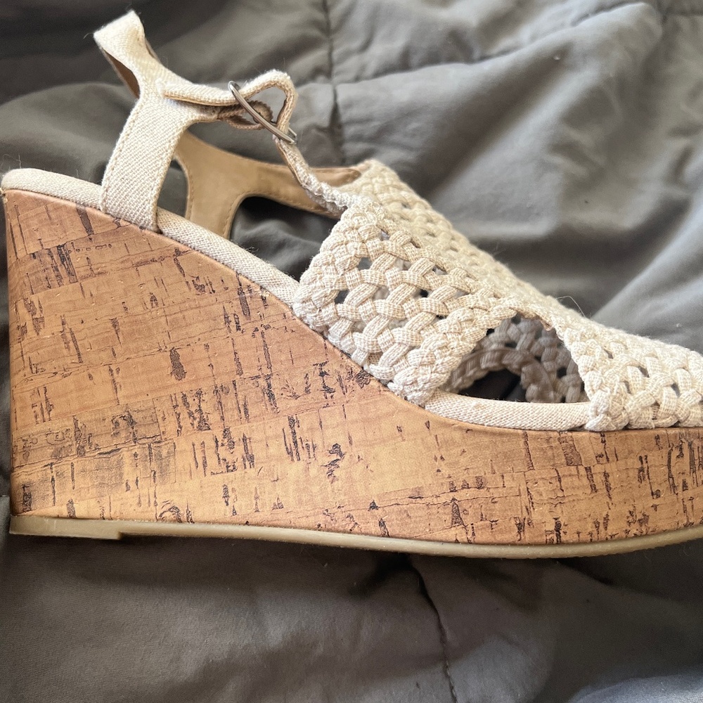 Nude wedges